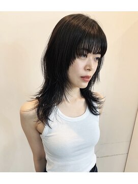 サクラ オモテサンドウ(SAKURA) ロングウルフ　レイヤーカットロング 顔周りレイヤー