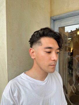 エイミーバイアフロート(amie by afloat) 【伊藤指名限定】スキンフェードかきあげサイドパート×パーマ