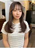 小顔効果◎上品セミロングとツヤブラウンカラー