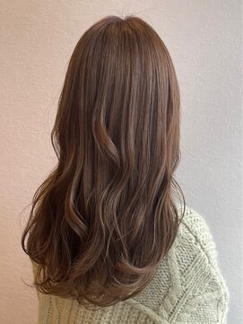 ムエベ(MUEBE) やわらかく、上品に。秋をまとうヘーゼルブラウン。