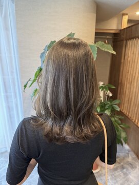 トゥーリ 大野城下大利店(tuuli) ツヤ髪オリーブベージュ×ミディアム