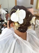 アエル 宝塚南口駅前店(aeru)&nbsp;胡蝶蘭×水引の上品シニヨンアレンジ【宝塚南口駅前駅】