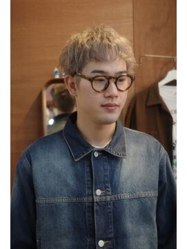 エディ(Edy) ケアブリーチダブルカラーフェザーパーマ外国人風眉毛カット岡山