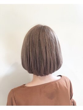 リー 枚方(Lee) ミルクティカラー×内巻きボブ