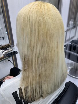 エスカーラ 表参道(THE ESCALA) ブリーチ必須のROLANDゴールド【タビラマユミ】