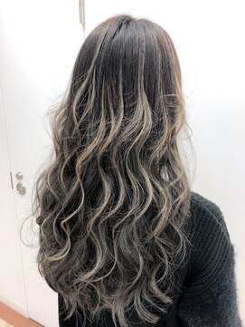 エヌプラス(N+) 黒髪グラデヘアーオリーブグレー小顔に見せるヘアココアベージュ