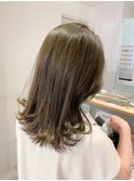 オリーブベージュカラー 美髪 大人ナチュラル