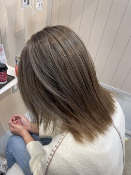 シダ(sida SAIIN) 20代30代艶髪ストレート