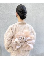 黒髪タイトすぎないアップスタイルヘアアレンジ