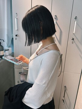 リラス 博多(rilas) 外はねボブ　ブルーブラック　美髪　ワイドバング