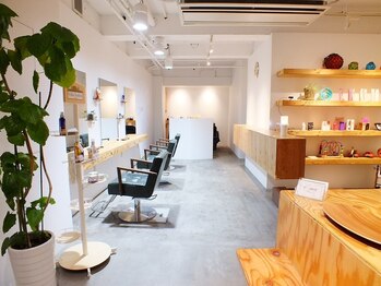 イーマ ヘア(e ma hair)の写真/口コミ高評価◎ゆったりとした落ち着く空間で居心地の良さが魅力の隠れ家サロン◇お気軽にお越しください♪