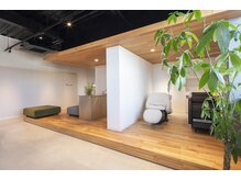 アラ モーダ(Alla moda)の雰囲気(シャンプー台では癒しのお時間を過ごしていただけます♪)