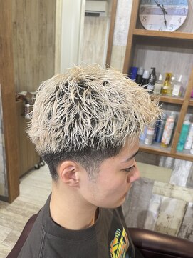 デルフィーノ ヘアーパフォーム(delfino hair perform) メンズパーマブリーチハイライトショートヘアシェービング