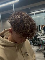 イーラ(era)&nbsp;スペインカールパーマ/メンズ/刈り上げ/眉毛/ツイスト