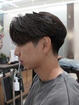 カルム(kalm)&nbsp;毛流れセンターパートニュアンスパーマカルマヘアメンズ パーマ