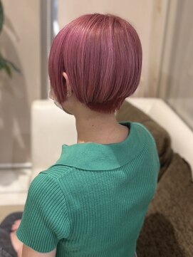 丸みシルエット×ピンクの愛されショート