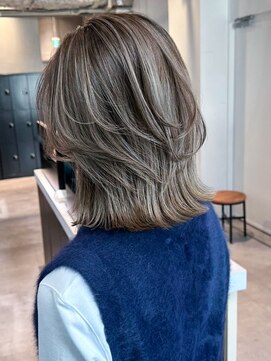 マロンベージュウェーブミディアム似合わせカット_ba542531