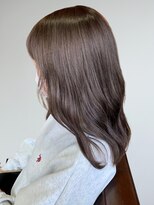 ティアトロアンドリミテバイティアトロ(teatro&limite by teatro)&nbsp;グレージュカラー 艶感カラー 透明感カラー セミロング