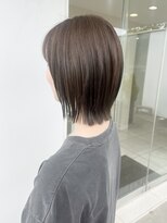 ヒビカ(HIBIKA) くびれレイヤーミディ 透明感アッシュグレージュ