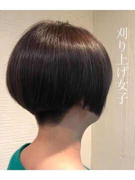 パースィート 目黒(pursuit) 刈り上げ女子　スリークボブ