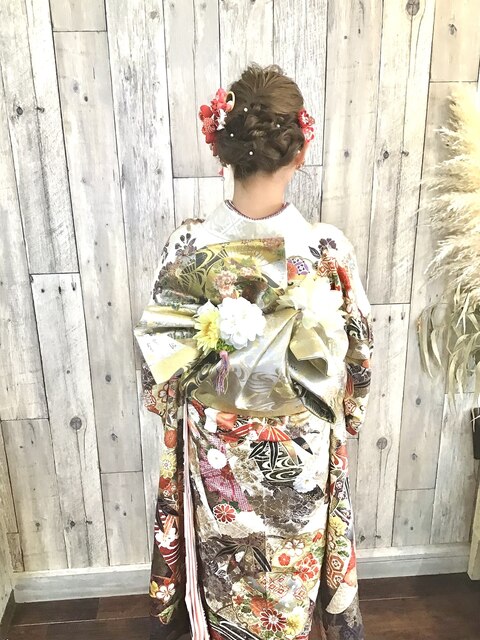 お祝い事でのヘアーセットと振袖の着付け　