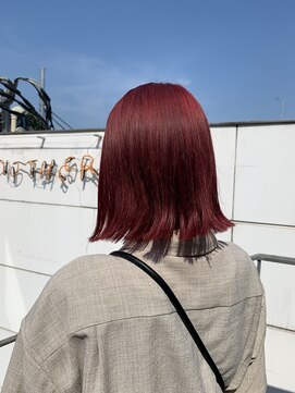 エム(EM) チェリーレッド×切りっぱなしボブ