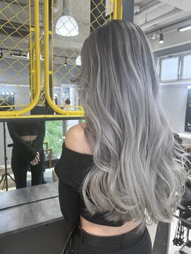 ロイオブジゼル(roi of GiseL) バレイヤージュ　ハイライトハイトーン