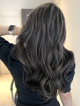 ヨロ 小岩(YOLO) ミルクティーグレージュハイライトケアブリーチレイヤーカット