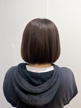 リッチアンドアンジー(RICCI&ANGIE) イヤリングカラー　インナーピンク　ボブ　30代　40代　50代