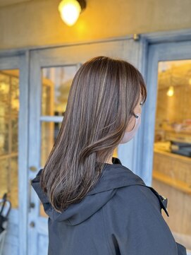 エイミーバイアフロート(amie  by afloat) 白髪ぼかしのハイライトカラー