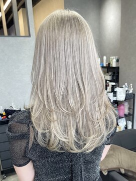 シエンゴールド(CIEN gold) ホワイトシルバーベージュ/レイヤーカット