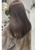 《e's イーズ鎌倉》毛先まで潤う透明感カラー大人ストレートヘア