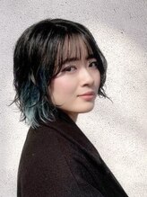 シルエット 可愛いパーマと水色