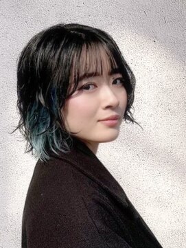 シルエット 可愛いパーマと水色