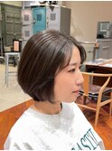 オリーブカラー　ショートボブ