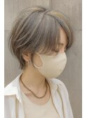 【大人の洒落感】立体感白髪ぼかしハイライト×くびれショート