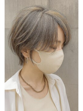 ロハスバイケンジ(LOHAS by KENJE) 【大人の洒落感】立体感白髪ぼかしハイライト×くびれショート
