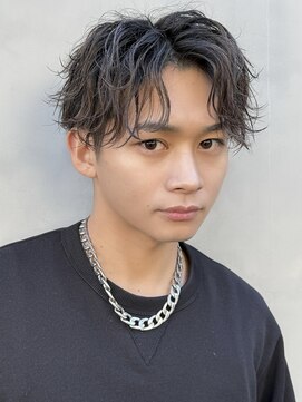 緩め波打ちセンターパート/ルーズパーマ/ツーブロック