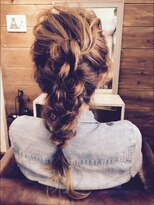 ダブル ヒッチ ヘア(W Hitch hair)&nbsp;編み込みアレンジヘア
