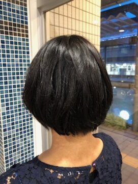 スタジオ アルファプラス 日暮里店(studio α+) クセ毛を生かした前下りレイヤーボブ♪