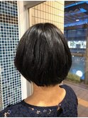 クセ毛を生かした前下りレイヤーボブ♪