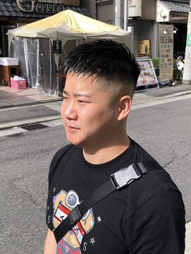 ルドローブラントオオサカ(LUDLOW BLUNT Osaka) 【LUDLOW BLUNT】スキンフェードカット ソフトクロップへア