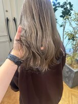 ヤテ(yate')&nbsp;グレージュ×エンドカラー