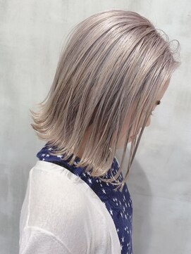 イル(ill) トリプルカラー グレージュ 大須