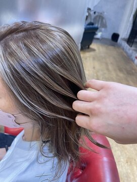 ヘアサロン アティリー(Hair Salon Attirer) 西梅田/ボブ/グレーベージュ/白髪ぼかし/ハイライト/ベージュ
