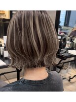 トルネード(TORNADO)&nbsp;外国人風ハイライトレイヤーボブ 海外へア 外ハネ 毛流れt1025