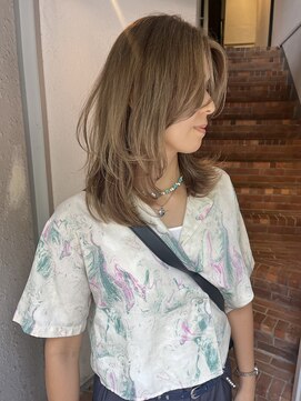 ジェスター(JESTER) 〈atsuno〉ふんわりミディアムとニュアンスベージュ