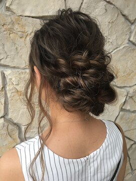 ヘアメイク ヴァロ(Hair Make VaLo) 低めお団子アレンジ＋華やかアレンジ