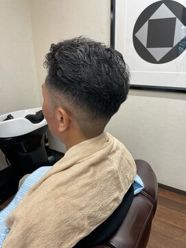 バーバー ヤングケン(BARBER YOUNGKEN) フェードカットパーマスタイル
