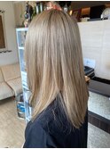 大人可愛い丸みボブ大人ロブプラチナブロンド